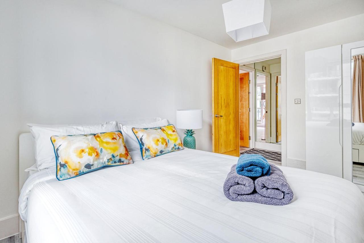 Riverside 2-Bedroom Apartments ロンドン エクステリア 写真
