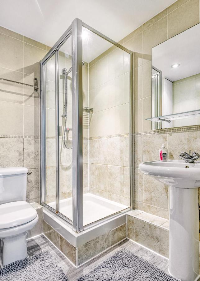 Riverside 2-Bedroom Apartments ロンドン エクステリア 写真