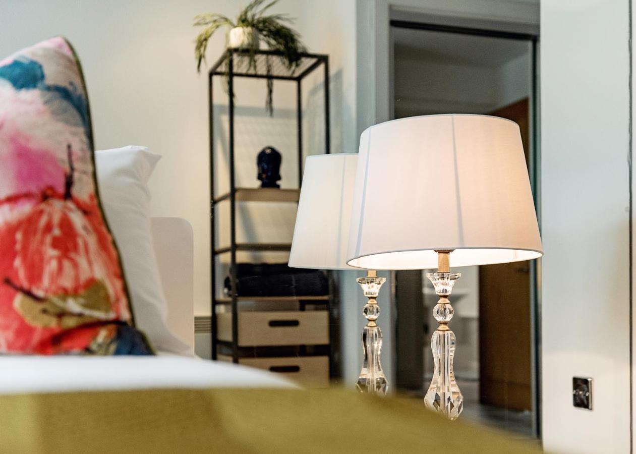 Riverside 2-Bedroom Apartments ロンドン エクステリア 写真