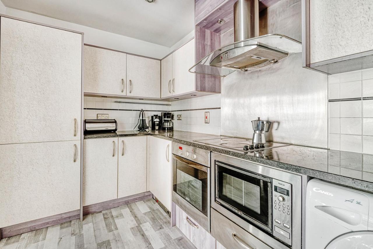 Riverside 2-Bedroom Apartments ロンドン エクステリア 写真