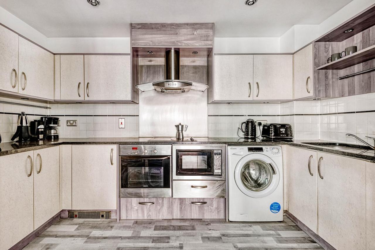 Riverside 2-Bedroom Apartments ロンドン エクステリア 写真
