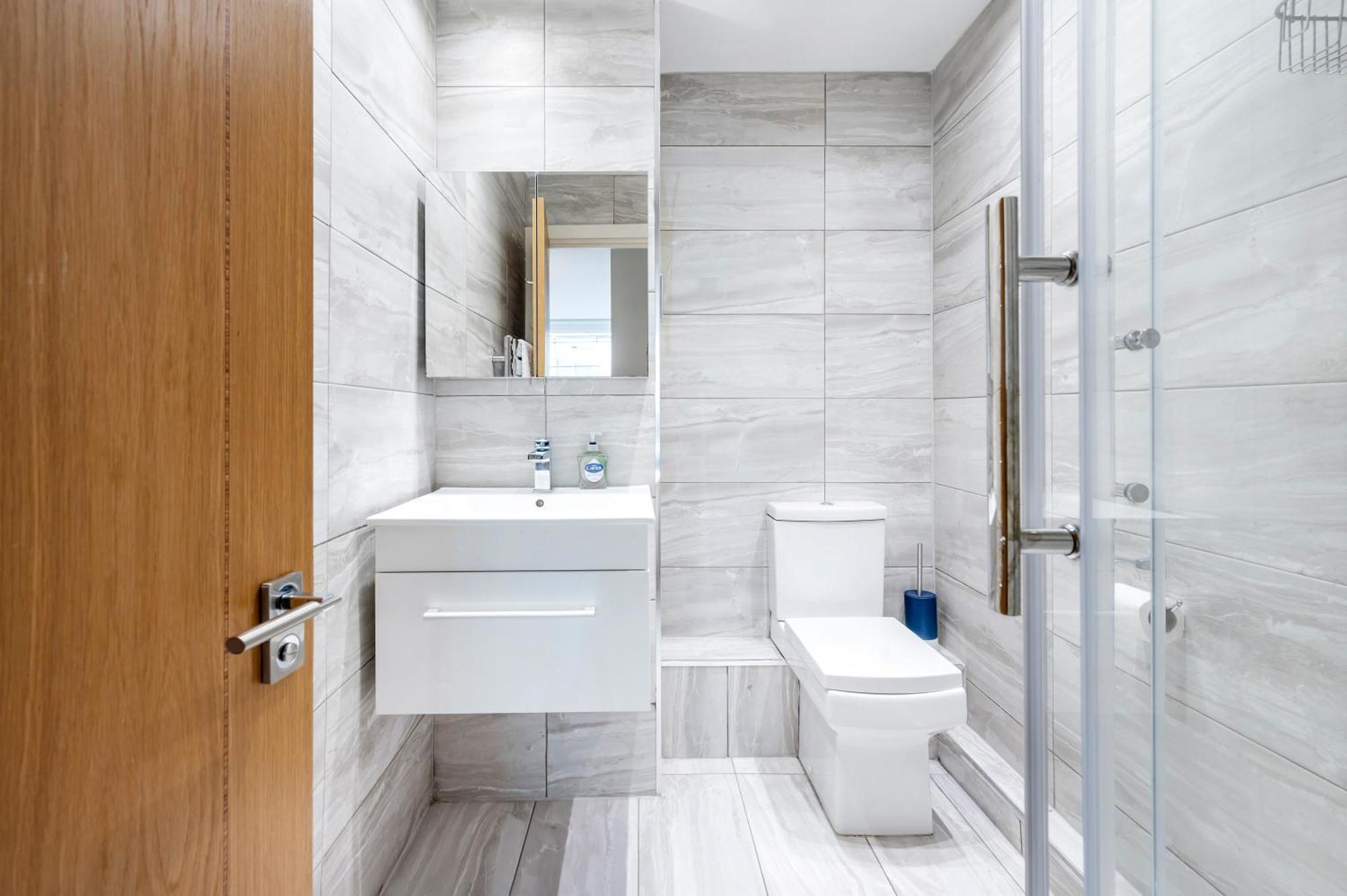 Riverside 2-Bedroom Apartments ロンドン エクステリア 写真